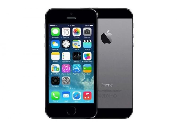 <p><strong>iPhone SE (2016)</strong></p>
<p>2016 yılının başlarında sürpriz bir şekilde iki buçuk yaşındaki iPhone 5S’e benzeyen fakat daha hızlı olan iPhone SE tanıtıldı. 399 dolarlık fiyatıyla pek ucuz olmayan iPhone 5C’den sonra gerçekten uygun fiyatlı bir iPhone piyasaya girmişti. O zamanın akıllı telefonlarının artık pek önemsemediği halen daha küçük ekran kullanmak isteyen kullanıcılar için bu cihaz tercih sebebiydi.</p>