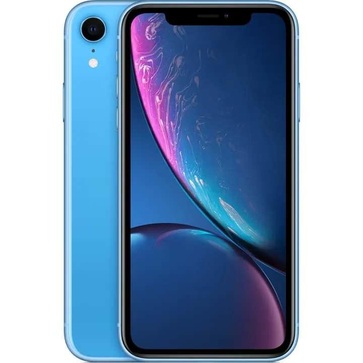 <p><strong>iPhone XR (2018)</strong></p>
<p>iPhone XR garip bir modeldi. 749 dolarlık nispeten makul bir fiyatla piyasaya girmişti fakat telefoto kamerası, 3D Touch ve OLED ekranı yoktu. Fakat bu modelde kullanıcılara biraz daha uygun fiyata Face ID, yeni nesil işlemci ve oldukça iyi pil ömrü sunuluyordu.</p>