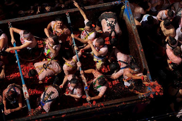 <p><strong>Bunol’un nüfusu bir günlüğüne iki katına çıktı</strong></p>

<p>Bunol Belediyesi ve festivalin organizatörleri izdihamı önlemek için 2013'ten bu yana katılımı 20 bin ile sınırlı tutuyor.</p>
