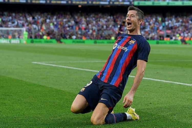 <p>Robert Lewandowski | 45 milyon Euro | Bayern Münih -> Barcelona</p>