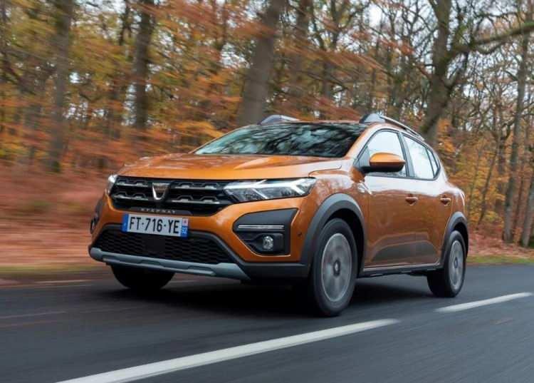 <p>İkinci sıtrada yer alan Dacia Sandero, <strong>17.228</strong> adet satış gerçekleştirdi.</p>