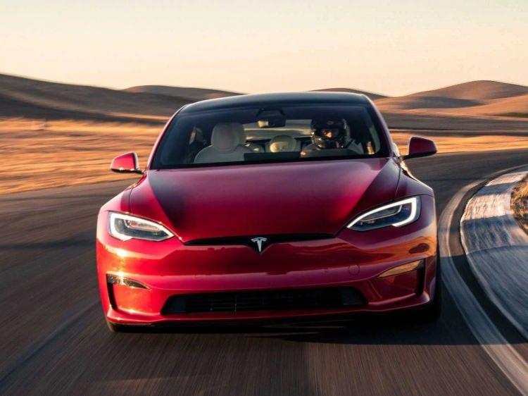 <p>Yıl boyunca Dacia Sandero, Volkswagen Golf, Tesla Model 3 ve Peugeot 208 gibi modeller zirve yer aldı.</p>
