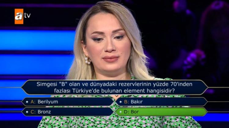 <p><strong>Kenan İmirzalıoğlu ise bu espriye gülerek karşılık verdi.</strong></p>

