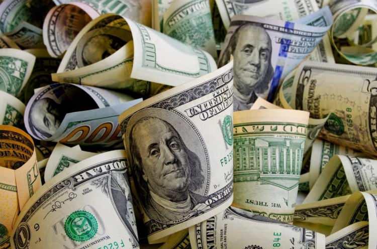 <p><strong>"GÜÇLÜ DOLARA ALDANMAYIN, DOLAR SONRASI DÜNYA GELİYOR"</strong></p>
<p>Döviz rezervlerinin dolar payı şu anda yüzde 59'da. Bu da 1995'ten bu yana en düşük seviyede. Dijital para birimleri her ne kadar hırpalanmış görünse de uzun vadeli alternatif olmaya devam ediyor."</p>