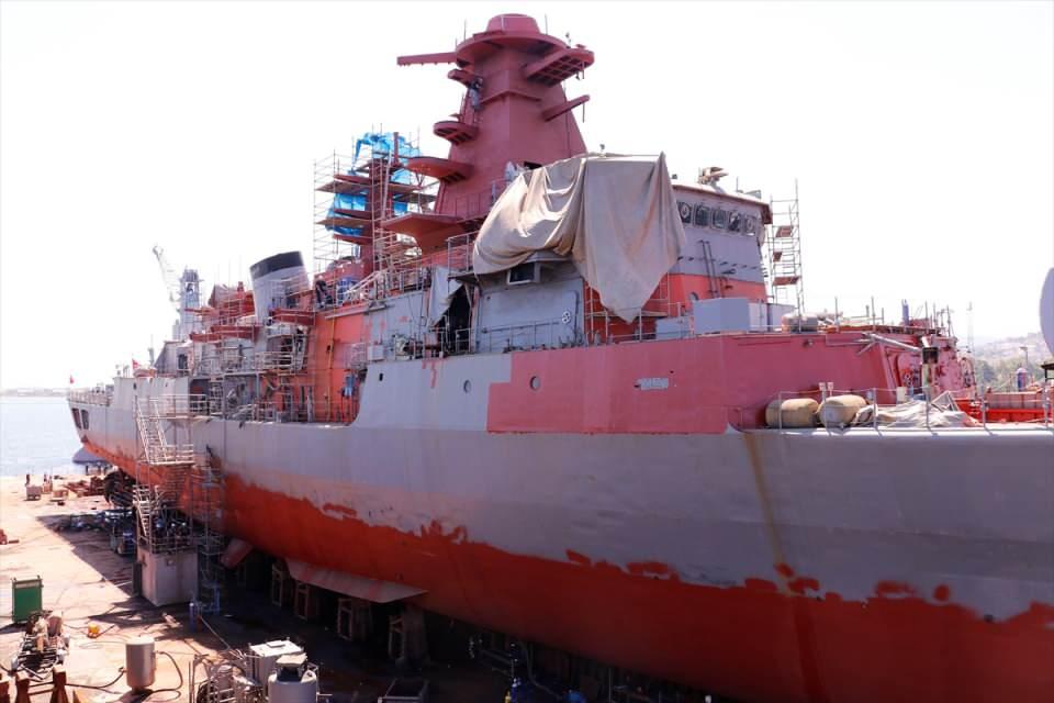 <p>Bu kapsamda sıradaki denizaltılar TCG 18 Mart, TCG Anafartalar ve yarım kalan modernizasyonu tamamlanması için TCG Preveze olacak." ifadelerini kullandı.</p>
<p> </p>