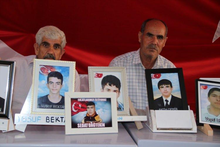 <p><strong>İKNA ÇABALARIYLA ÖRGÜTTEN KAÇIYORLAR</strong></p>
<p> </p>
<p>Yurt içi ve yurt dışında düzenlenen başarılı operasyonlarla terör örgütüne ağır darbe vuran güvenlik güçleri bir yandan da kaçırılan ya da kandırılarak dağa götürülen çocuk ve gençleri kurtarmak için ikna çalışması yürütüyor.<br />
Ailelerinin Diyarbakır'daki oturma eylemini görenlerin, ikna çalışmalarıyla terör örgütü PKK'dan kaçışı sürüyor.</p>
