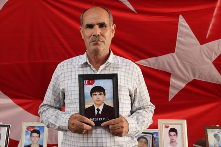 <p><strong>TOPLUMUN TÜM KESİMLERİNDEN DESTEK!</strong></p>
<p> </p>
<p>Oturma eylemi yapan ailelerin kendilerinden koparılan evlatlarını istediği haklı talebini tüm Türkiye duydu.</p>