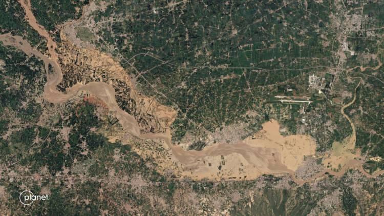 <p>AA'nın haberine göre, Pakistanlı yetkililer, gelecek 3 ay boyunca soğan ve domates kıtlığıyla karşı karşıya kalacakları uyarısında bulunuyor.</p>
<p> </p>