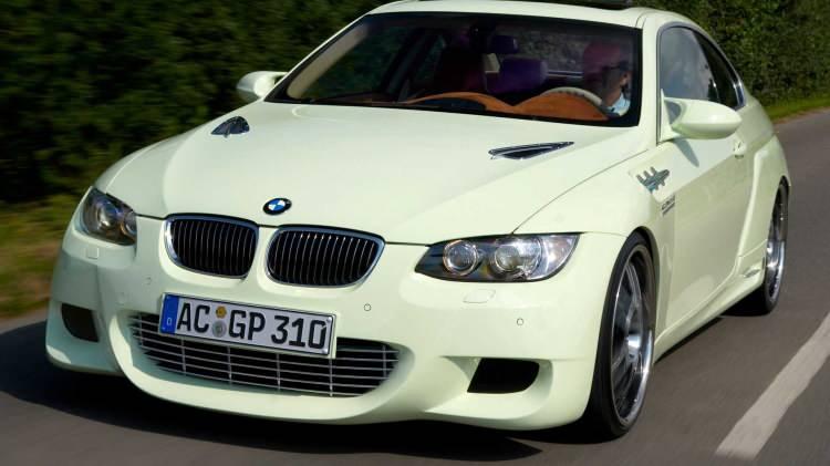 <p><strong>​</strong>E92 kasa kodlu BU BMW’nin kalbinde bir V10 motor bulunuyor ve 0’dan 100 km/sa hızlanması sadece 4.5 saniye sürüyor. 0’dan 200 km/sa hızlanması ise 13.9 saniye sürüyor.​</p>
