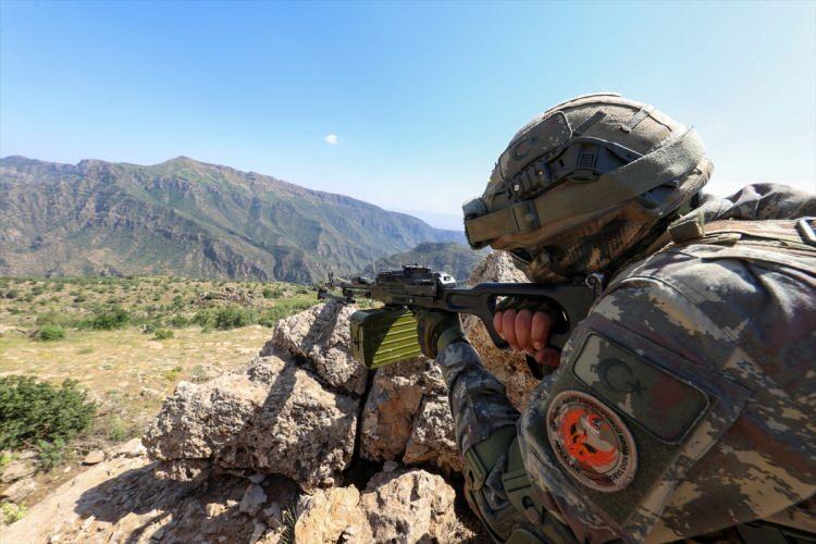 <p>Operasyonlar sonucu terör örgütünün bölgedeki varlığına ağır darbe vuran Mehmetçik, dosta güven veriyor, düşmana korku salıyor.</p>

<p> </p>
