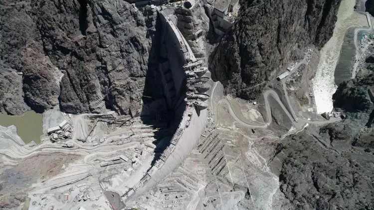 <p>Yusufeli Barajı'na ait daha fazla fotoğraf görmek için galeriye devam edin.</p>
