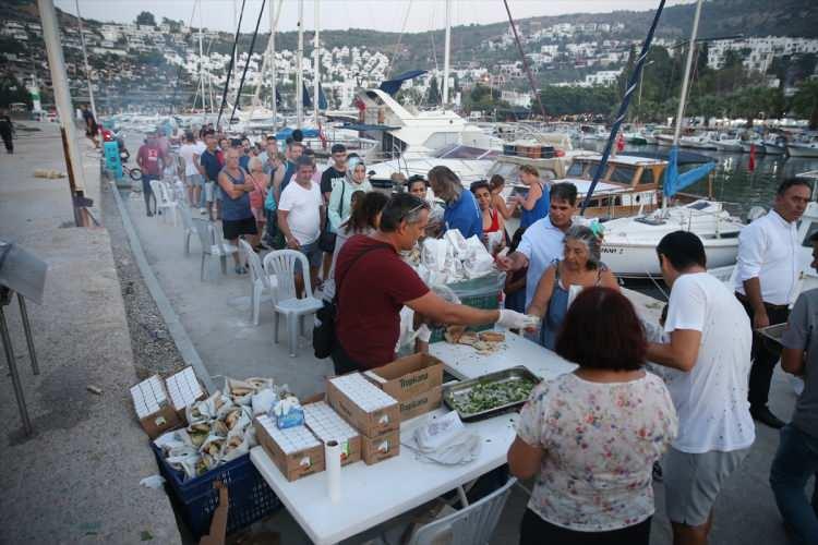 <p><strong>BODRUM</strong></p>
<p>Av yasağının bu gece yarısı itibarıyla sona ermesiyle denizlere açılacak balıkçılar için Muğla'nın Bodrum ilçesinde tören düzenlendi.</p>