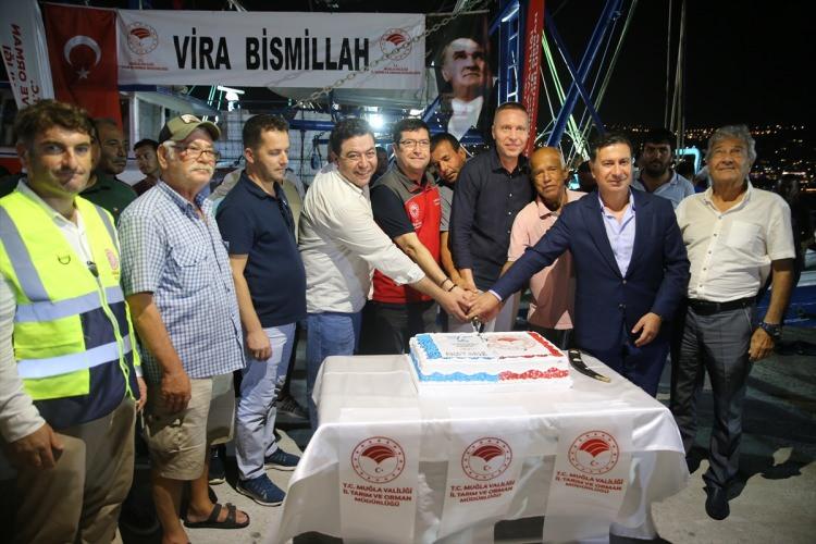 <p>Milas Kaymakamı Mustafa Ünver Böke de denizlerin gelecek nesillere temiz bırakılması gerektiğine dikkati çekerek, balıkçılara hayırlı sezonlar diledi.</p>
<p> </p>