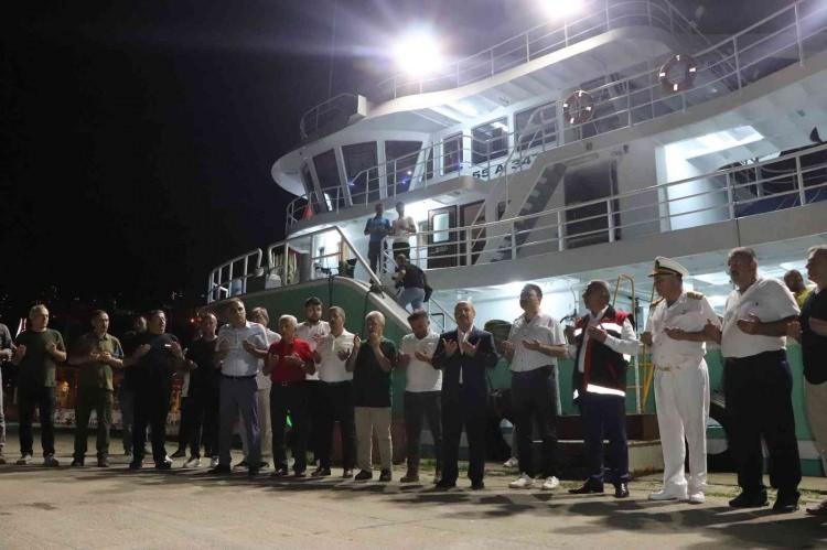 <p>Sezon açılışı öncesi Canik Balıkçı Barınağı'nda düzenlenen törende gazetecilere konuşan Samsun İl Tarım ve Orman Müdürü İbrahim Sağlam, bereketli ve bol kazançlı bir sezon olmasını diledi.</p>
<p> </p>