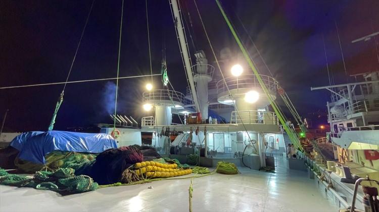 <p>"Deniz biraz sıcak ama 15 ila 20 g&uuml;n sonra bu d&uuml;zelir. Denizde balık bol, bizden başka bunu kimse tutmayacak. Denizde balık var, sezonun iyi ge&ccedil;eceğine inanıyorum. Palamut, hamsi, istavrit ve &ccedil;inekop olacak bu sene. &Ccedil;a&ccedil;a zaten bu y&ouml;renin kendi balığı. Yeni sezon hepimize hayırlı olsun."</p>

<p>&nbsp;</p>
