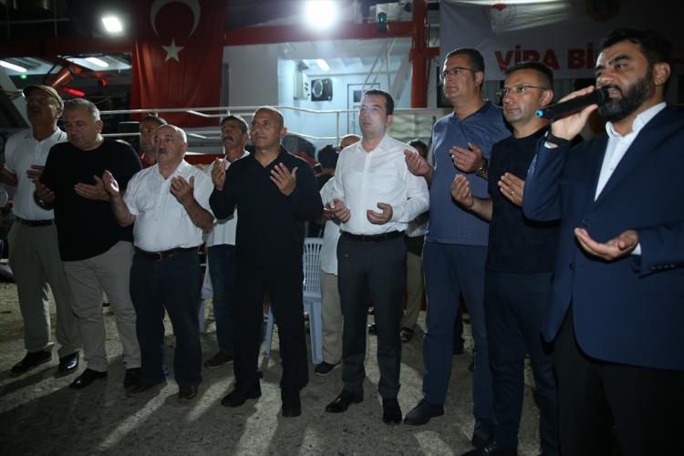 <p>Konuşmaların ardından balık&ccedil;ılar denize a&ccedil;ılırken, bu sırada kıyıda bekleyen bazı ailelerin g&ouml;zyaşlarını tutamadığı g&ouml;r&uuml;ld&uuml;.</p>

<p>T&ouml;rene, Ordu B&uuml;y&uuml;kşehir Belediye Başkanvekili Celal Tezcan, İl Tarım ve Orman M&uuml;d&uuml;r&uuml; Kemal Yılmaz ile il&ccedil;e protokol&uuml; katıldı.</p>
