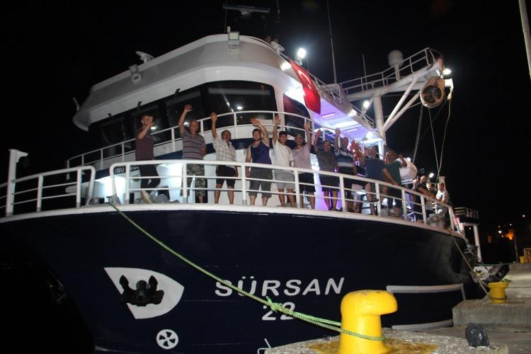 <p><strong>SİNOP</strong></p>

<p>T&uuml;rkiye&rsquo;nin &ouml;nemli balık&ccedil;ılık kentlerinde Sinop&rsquo;ta, balık&ccedil;ılar av sezonunun başlamasıyla "vira bismillah" diyerek denize a&ccedil;ıldı.</p>
