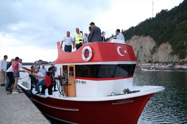 <p><strong>KASTAMONU</strong></p>

<p>Kastamonu&rsquo;nun Bozkurt il&ccedil;esinde, denizlerde av yasağının sona erecek olması dolayısıyla program d&uuml;zenlendi.</p>
