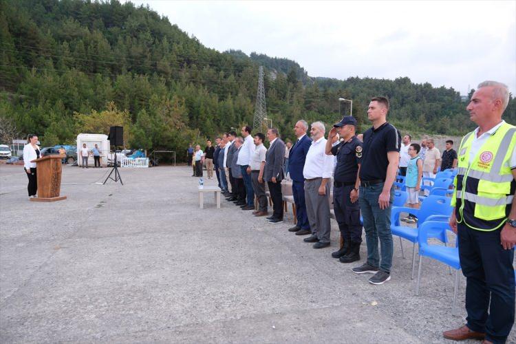 <p>Verimli ve bol kazan&ccedil;lı bir sezon ge&ccedil;irilmesi temennisinde bulunan Atıcı, "Ge&ccedil;en yıl afetten dolayı mutlaka herkesin zararı oldu. Balık&ccedil;ılar &ouml;zellikle burada sıkıntılar yaşadı. İnşallah kazasız belasız bir d&ouml;nemin a&ccedil;ılışını yapmış oluruz." dedi.</p>

<p>&nbsp;</p>
