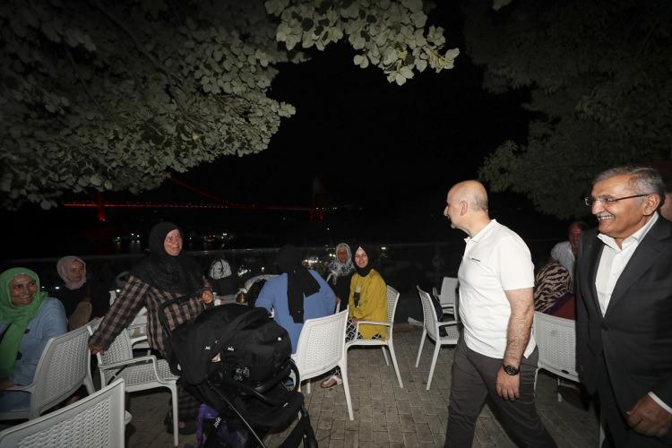 <p>Karaismailoğlu, daha sonra beraberindekilerle yeni sezonun a&ccedil;ılışını ger&ccedil;ekleştirmek &uuml;zere Tokerler 2 gemisiyle denize a&ccedil;ıldı.</p>

<p>&nbsp;</p>
