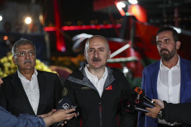 <p>İstanbul Boğazı'nın &ouml;nemine işaret eden Karaismailoğlu, "Boğaz da balık g&ouml;&ccedil; yollarının &ouml;nemli bir ge&ccedil;iş g&uuml;zergahı. İstanbul Boğazı'nın kıyılarında Karadeniz tarafında, Marmara Denizi'nde &ouml;nemli balık avlanma alanları var. Poyrazk&ouml;y, Rumeli Feneri, Sarıyer bunlar tabii balık&ccedil;ılıkla ge&ccedil;inen k&ouml;ylerimiz. İnşallah bu sezon verimli bir sezon olarak ge&ccedil;ecektir." diye konuştu.</p>

<p>&nbsp;</p>

