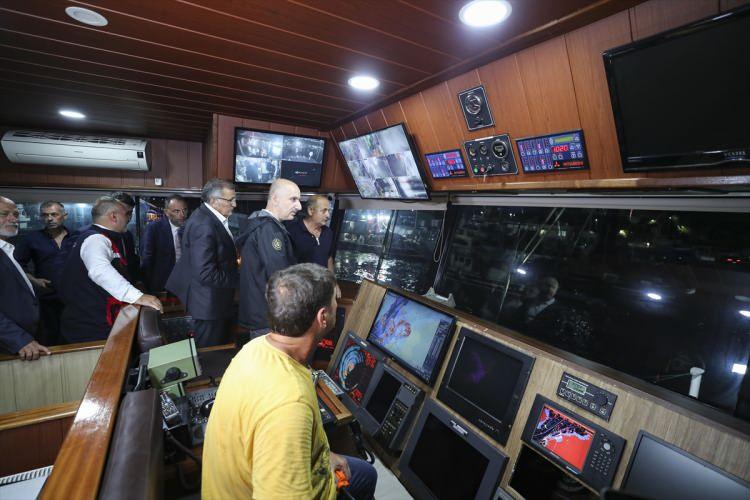 <p>Bakan Karaismailoğlu, İstanbul Boğazı'nın d&uuml;nyanın en zor ge&ccedil;iş g&uuml;zergahlarından biri olduğunu vurgulayarak, şunları kaydetti:</p>

<p>&nbsp;</p>
