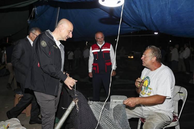 <p>Onun i&ccedil;in de en kısa zamanda Kanal İstanbul'u da yaparak Boğaz'daki bu riskleri, tehlikeleri ortadan kaldıracak ve İstanbul Boğazı'nı İstanbulluların hizmetine sunacak &ouml;nemli bir proje Kanal İstanbul projesi. Orada da &ccedil;alışmalarımız etap etap başladı, devam ediyor. Tabii uzun soluklu, d&uuml;nyanın en b&uuml;y&uuml;k altyapı projelerinden bir tanesi. Onu da s&uuml;resi i&ccedil;erisinde bitirmek i&ccedil;in de şu anda ulaşım yollarıyla birlikte hizmetimiz devam ediyor."</p>
