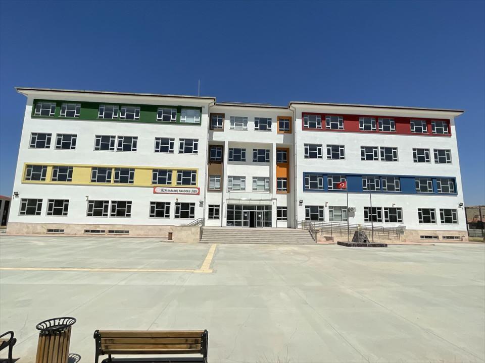 <p>Elazığ'da 24 Ocak 2020'de meydana gelen depremde ağır hasar gördüğü için yıkılan 23 okul yerine kente 27 okul kazandırıldı.</p>

<p> </p>
