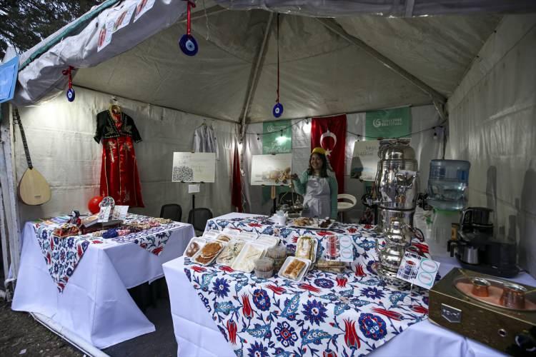 <p>- "TÜRKİYE STANDINA BÜYÜK BİR İLGİ VARDI"</p>

<p>YEE Arjantin Koordinatörü Aydın Bayat, AA muhabirine yaptığı açıklamada, "Gerçekten Türkiye standına büyük bir ilgi vardı. Festivale katılan insanlar, özellikle Türk mutfağına yoğun bir alaka gösterdi. Kökeni farklı kültürlerden çok sayıda kişi katıldı buraya, dolayısıyla bu festival, hem ziyaretçilerin Türk kültürünü tanımasını hem de birbirine uzak kültürleri bir arada görme olanağını sağladı." dedi.</p>
