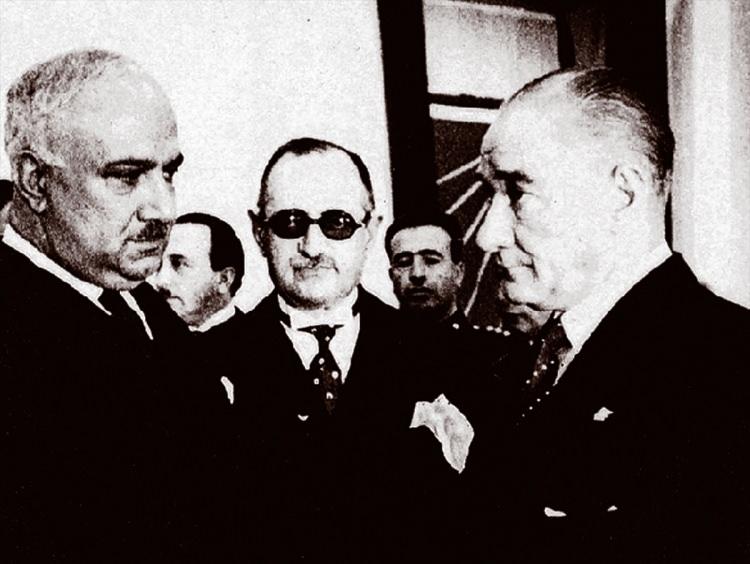 <p>Vekaleten görev alanlar hariç, CHP'de genel başkanlık koltuğuna Atatürk, İsmet İnönü, Bülent Ecevit, Hikmet Çetin, Altan Öymen, Deniz Baykal ve Kemal Kılıçdaroğlu oturdu.</p>

<p> </p>
