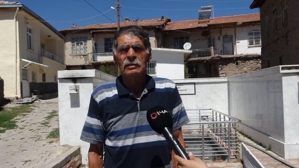 <p>Bir süre sonra mahalle muhtarının oğlu ve eşi ve daha sonra kendisi peş peşe vefat ediyor. Benzer olaylar daha sonra yaşanırken, bölge halkı da bu gelişmelerinin ardında balıklara bir kutsiyet atfetti” diye konuştu.</p>
