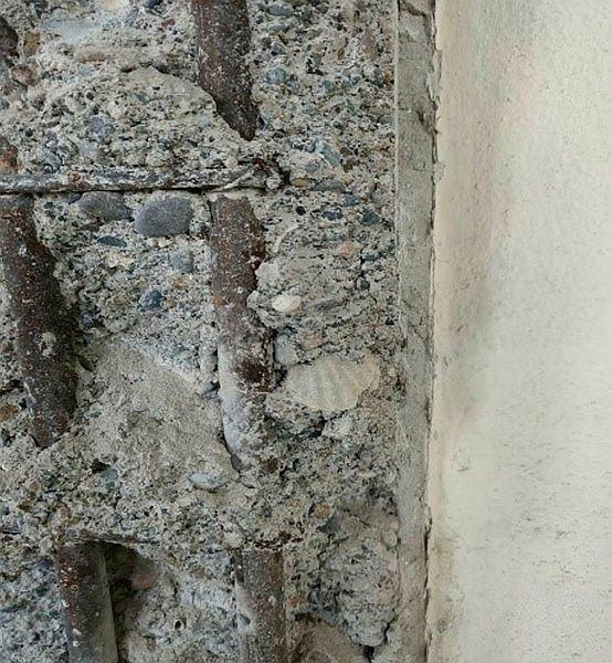 <p>Kuzey yönünden adaya gelen dalgaların ve dip akıntısının daha önce yapılan dolguları ve ince malzemeyi ada altından sürüklediği görüldü. </p>

<p> </p>
