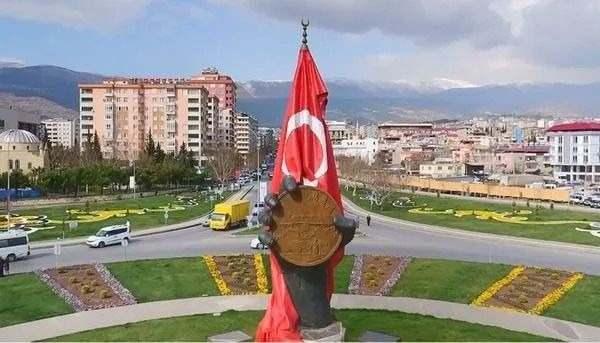 <p><strong>15- Kahramanmaraş</strong></p>

<p>Kahramanmaraş, 1 milyon 637 bin 822 nüfusa sahip olacaktı.</p>

