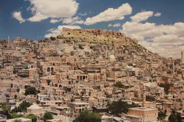 <p><strong>14- Mardin</strong></p>
<p>Tarihi kent Mardin, herkes kendi memleketinde yaşıyor olsaydı 1 milyon 707 bin 620 nüfusuyla en kalabalık 14. şehir olacaktı.</p>