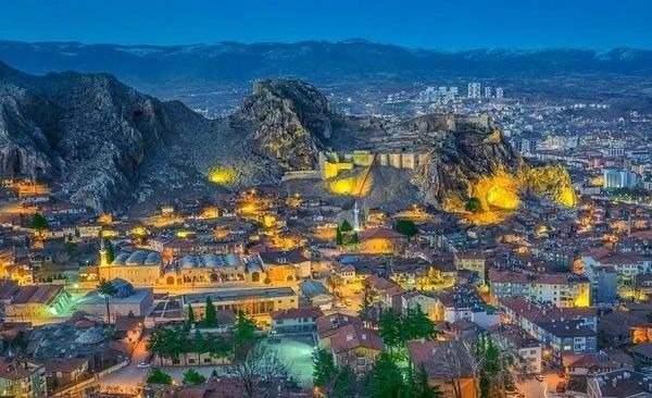 <p><strong>23- Tokat</strong></p>
<p>Tokat 1 milyon 369 bin 948 nüfusa sahip olacaktı.</p>