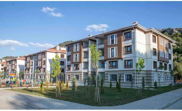 <p>4.İstanbul için aylık hane halkı gelirinin, en fazla net 16.000 TL, yurt genelinde 14.000 TL gerekiyor. Ancak şehit aileleri, harp ve vazife malulleri ile bunların dul ve yetimleri için böyle bir şart bulunmuyor.</p>

<p>5.Bir hane halkı adına yalnızca bir kişi başvuracak.</p>

<p>6.Başvuruları yapacak vatandaşların 18 yaşını doldurmuş olmaları gerekiyor.</p>

<p>7.Genç kategorisine sadece .../09/1991 tarihinden sonra doğan vatandaşlar müracaat edebilecek.</p>
