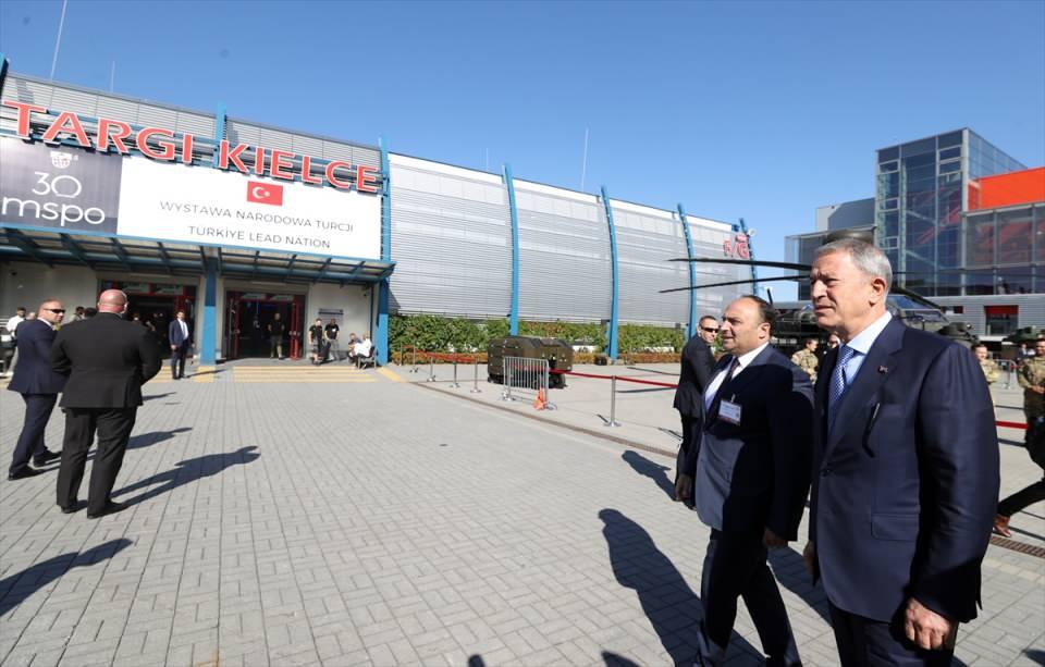 <p>Milli Savunma Bakanı Hulusi Akar, yarın resmi açılışı gerçekleştirilecek Orta ve Doğu Avrupa'nın en büyük askeri fuarı "MSPO Uluslararası Savunma Sanayi Fuarı"na katılacak Türk firmaların stantlarını ziyaret etti.</p>

<p> </p>
