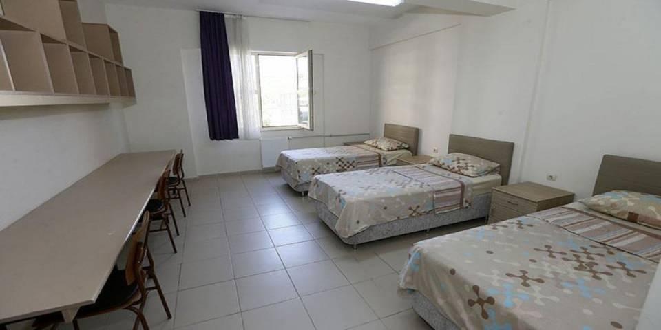<p>Özel öğrenci yurtları şehit ve gazi çocuklarını, devlet koruması altındaki çocukları ve madalyalı milli sporcuları ücretsiz barındırabilecekler.</p>
<p> </p>