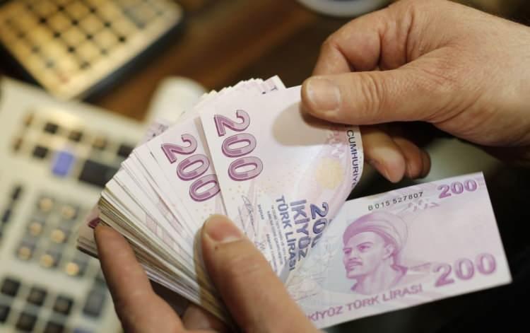 <p>Bazı bankalar emekli yakınını getirenlere ek ödeme veriyor.</p>