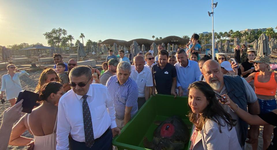 <div>“600 kilometre yüzdü, 29 bin kişi tarafından görüntülendi”</div>
<div>Caretta carettanın hikayesi hakkında bilgi veren otelin Kalite Müdürü Gülbahar Ölmez, “Caretta caretta 15 Ekim 2021 tarihinde Kemer Göynük’te vatandaşlar tarafından yaralı bir şekilde kıyıda bulundu. </div>