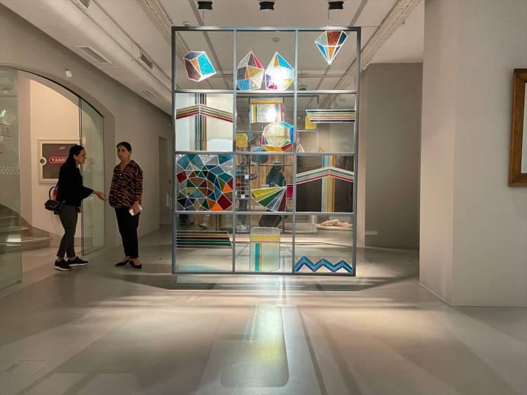 <p>Sergide, Marina Abramovic, Erol Akyavaş, Dieter Appelt, Koray Ariş, Eylül Aslan, Levent Aygül, Mehtap Baydu, Deniz Bilgin, Handan Börüteçene, Elina Brotherus, Betty Bui, Claude Cahun, Aslı Çavuşoğlu, Laurence Demaison, Lee Friedlander, Ryan Gander, Nan Goldin, Jessica Harrison, Camille Henrot, Charles Holland ve Elly Ward, Talbot Hughes, John Isaacs, Fatoş İrwen, Gizem Karakaş, Nermin Kura, Marcantonio Raimondi Malerba, Bevis Martin ve Charlie Youle, Radenko Milak, İz Öztat, İz ve Ra, Evan Penny, Gerhard Richter, Necla Rüzgar, Stephanie Saade, Fabrice Samyn, Jenny Saville ve Glen Luchford, Yusuf Sevinçli, Yaşam Şaşmazer, Ayça Telgeren, Defne Tesal ile VOID'in eserleri görülebilecek.</p>

<p> </p>
