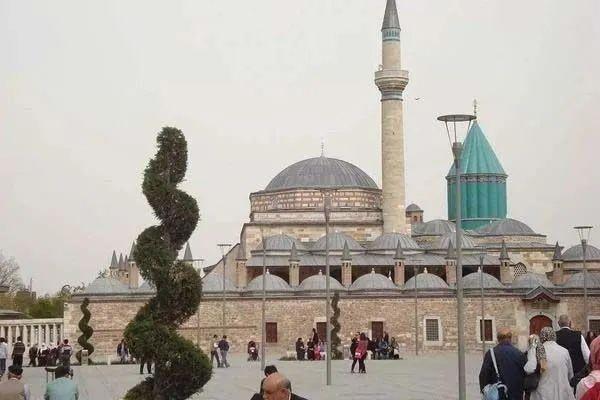 <p><strong>2- Konya</strong></p>
<p>Herkes kendi memleketinde yaşasa Türkiye'nin en kalabalık ikinci şehri 2 milyon 644 bin 753 nüfusuyla Konya olacaktı.</p>