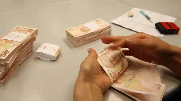 <p>Bazı bankalar şartsız olarak yüksek promosyon ödemesi yapıyor. Bazıları da ilk kez bankasına gelenlere ödemeyi yükseltiyor. Kimi bankalar da otomatik ödeme talimatı verene ya da kredi kartıyla aylık belirli tutarlarda harcama yapanlara yüksek promosyon veriyor.</p>