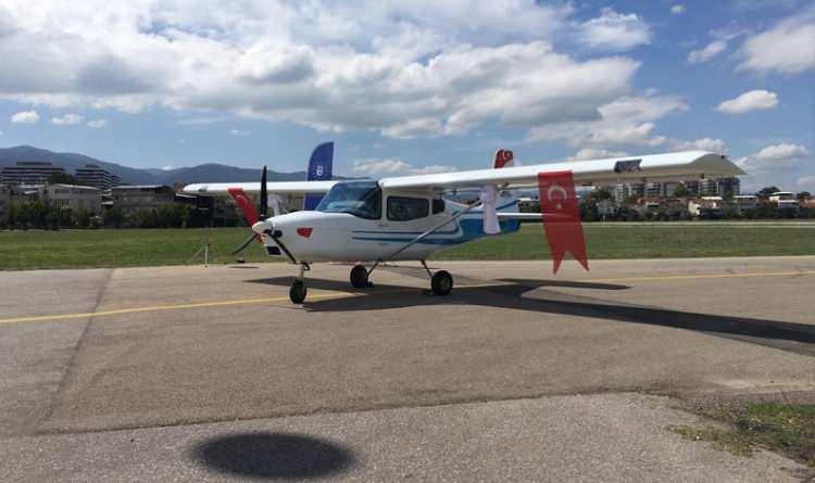 <p><strong>İNSANSIZ KARGO UÇAĞI GELİYOR</strong></p>

<p>Ülkenin sivil havacılık alanında tamamen bağımsız olmasını istediklerini vurgulayan Balcı, "Bu arada sadece uçak yapmadık. Bunun haricinde bizim insansız kargo uçaklarımız da vardı. Gelecekte artık İHA'lar, SİHA'lar olduğu gibi sivil alanda da bütün kargo taşımacılığında, tarım amaçlı ilaçlamada bu insansız hava araçlarını çok fazla göreceksiniz. Bizim yaptığımız model 70-100 kilogram kaldırabilme kapasitesine sahip." sözleriyle kargo uçağının yakında tanıtlacağını söyledi.</p>
