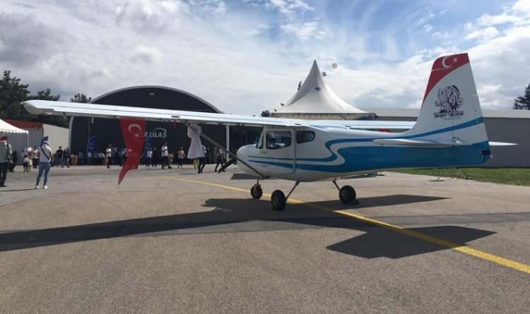 <p><strong>19 KİŞİLİK YOLCU UÇAĞI İÇİN ÇALIŞMALAR BAŞLADI</strong></p>

<p>Son olarak Balcı, 19 kişilik bir yolcu uçağı da tasarladıklarını, planlama ve bütçelendirmelerinin de yapıldığını, yaklaşık 4 sene içerisinde prototipinin çıkarılabileceğini belirterek ülkeye bunu kazandırmayı hedeflediklerini sözlerine ekledi.</p>
