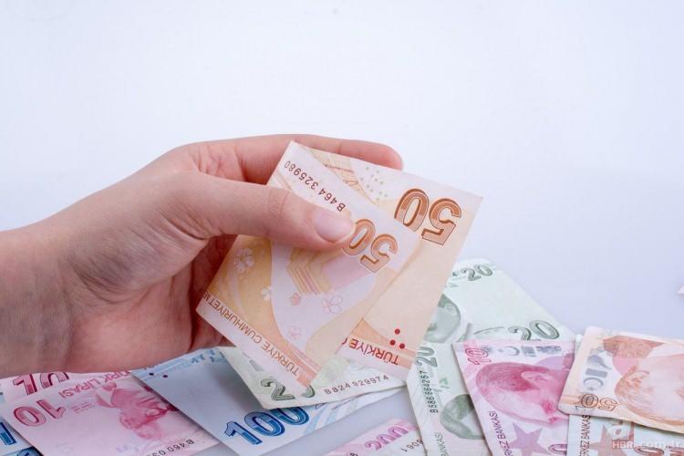 <p><strong>En yüksek ödeme ne kadar?</strong><br />
<br />
2020'de imzalanan protokolde taban promosyon tutarı 1.500 liranın altındaki maaşlar için 500, 1.500-2.500 lira arası maaşlar için 625, 2.500 lira üstü için 750 lira olan belirlenmişti.</p>