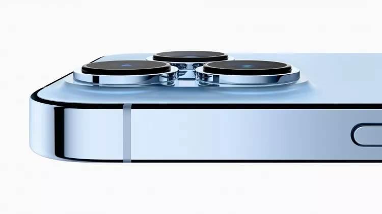 <p>Bazı iPhone 14 modelleri 8K video kaydı imkanı sunan 48 Megapiksel geniş açılı kamera ile teknolojiseverlerin karşısına çıkacak.</p>

<p>Bu özellikler iPhone 14 Pro ve Pro Max modellerinde yer alacak.</p>
