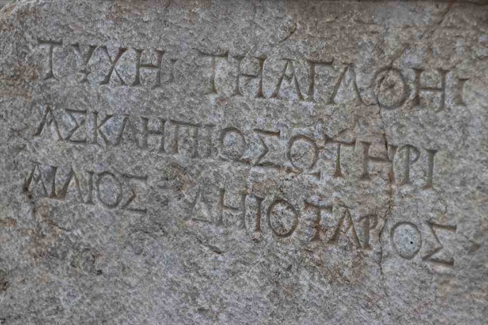 <p>Yazıtın milattan sonra 2. yüzyıla ait olduğunu belirten Çelikbaş, "Bu da erken imparatorluk dönemi demek. Hadrianaupolis'in gerçekten erken imparatorluk döneminde önemli bir Roma kenti ve bir kült merkezi olduğunu söyleyebiliriz." dedi.</p>

<p> </p>
