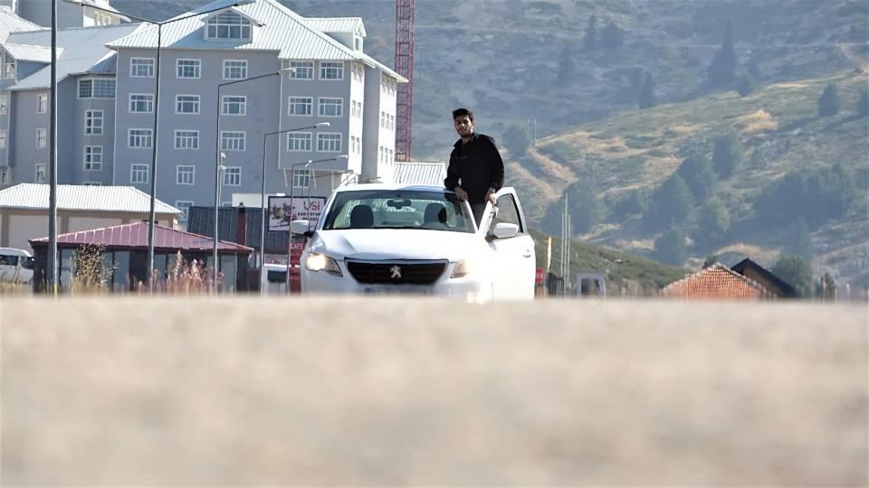 <p>Uludağ'da bulunan bu yolda araçların rampa yukarı boşta çıktığını ifade eden sürücüler, "Uludağ'a geldik, burada aracımızla yol kenarında durduk, rampa yukarı olan aracımızın boştayken kendi kendine hareket ettiğine şahit olduk. </p>
<p> </p>