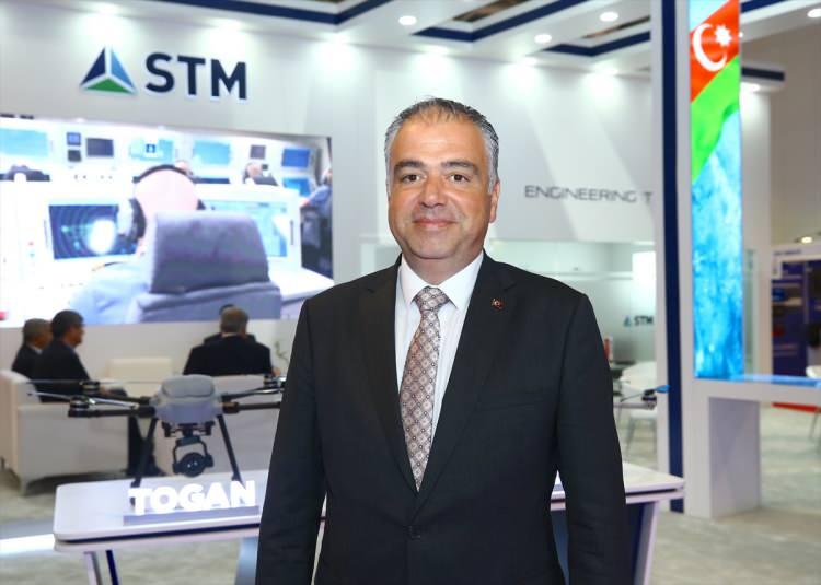 <p>Fuarda, küçük boyutlu milli denizaltı STM500, Türkiye'nin ilk milli fırkateyni olma özelliğine sahip istif (İ) sınıfı MİLGEM, döner kanatlı vurucu İnsansız Hava Aracı (İHA) sistemi KARGU, sabit kanatlı vurucu İHA sistemi ALPAGU ve gözcü İHA sistemi TOGAN da katılımcıların beğenisine sunuldu.</p>
<p> </p>